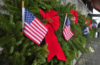Wreaths Across America, Wreaths and flags