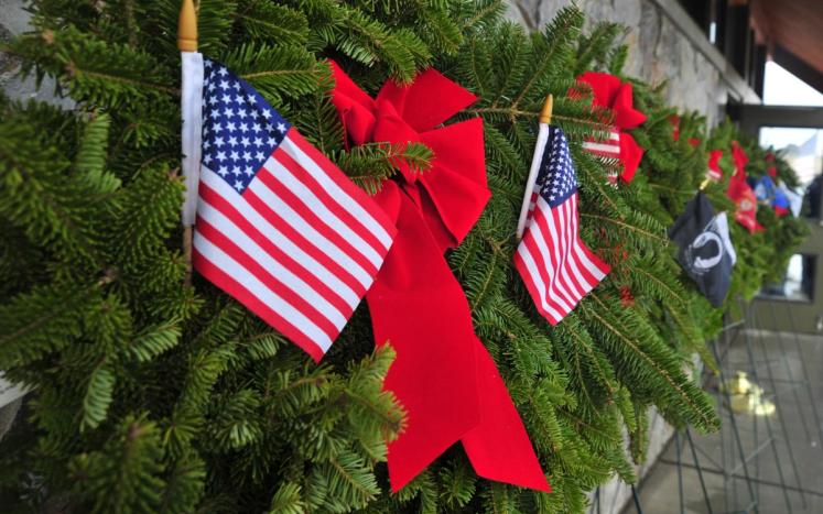 Wreaths Across America, Wreaths and flags